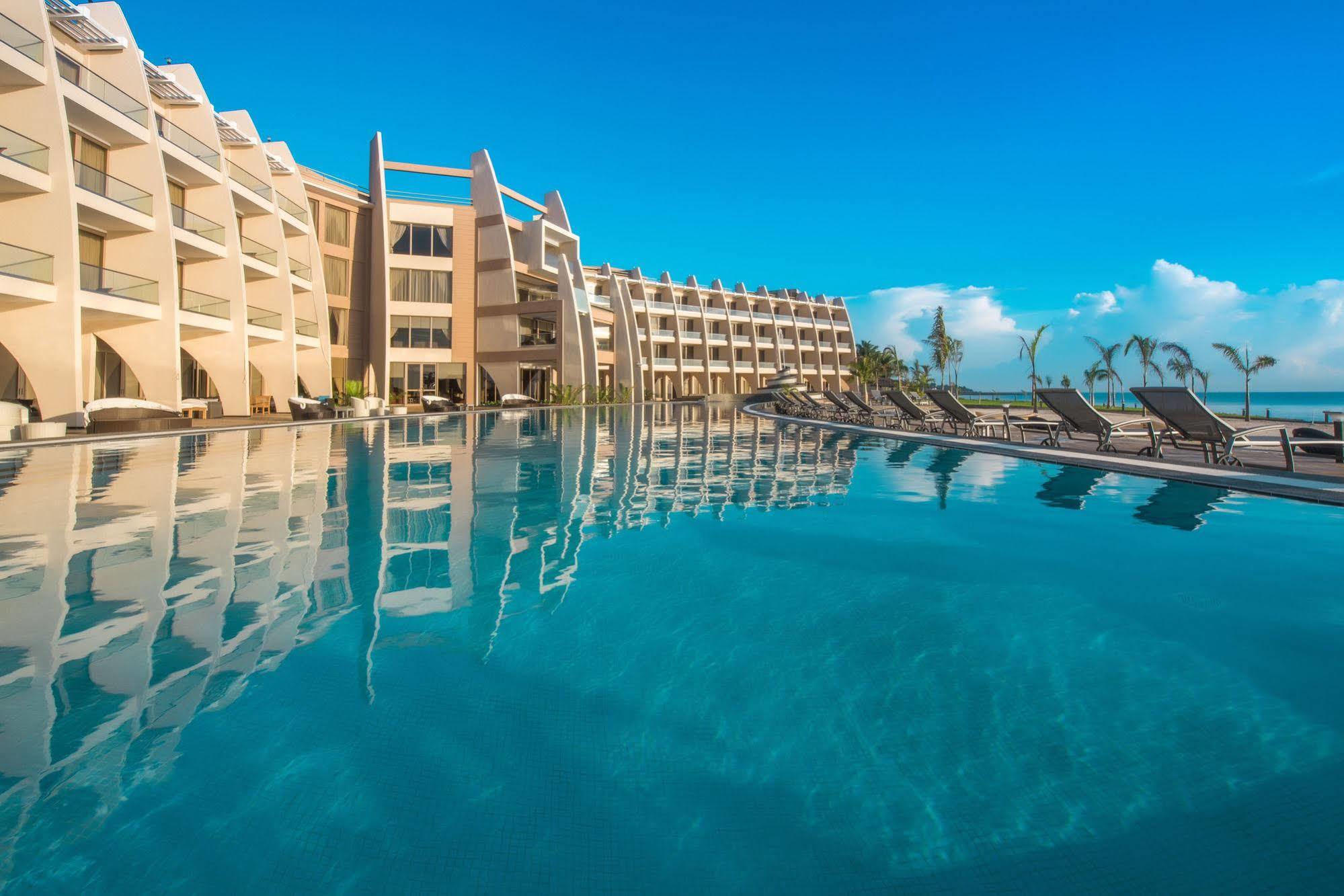 Ramada Resort By Wyndham Dar Es Salaam Eksteriør billede